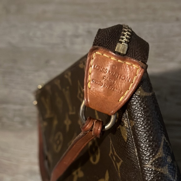 Louis Vuitton Pochette monogram logo purse handbag bag wristlet y2k vintage LV - Picture 2 of 7